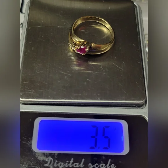 SOLID 14K Gold VINTAGE ESTATE RUBY & Diamond Ring SZ. 6.5, 3.5gr - Picture 4 of 5